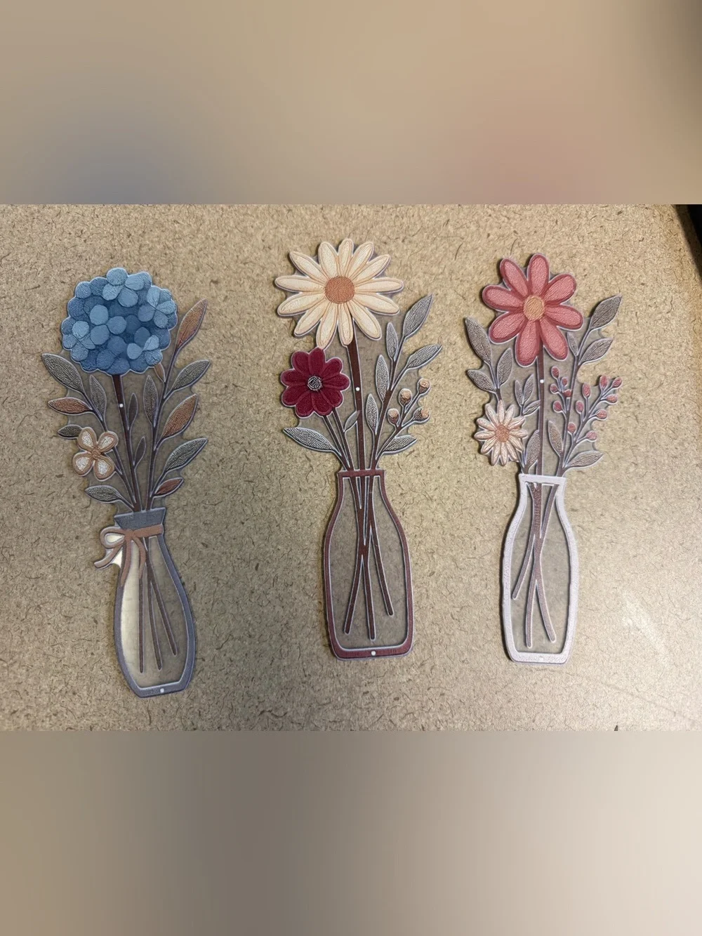 Handcrafted Red & Cream Daisy Vase Wall Accent - Floral Home Decor